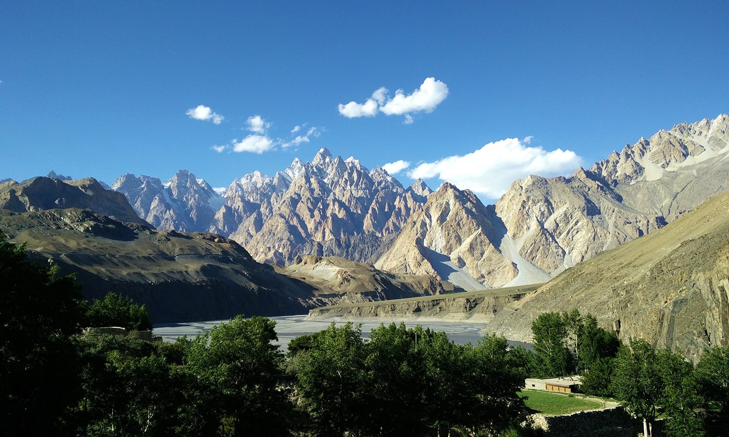 KARAKORAM MOUNTAIN RANGE.jpg