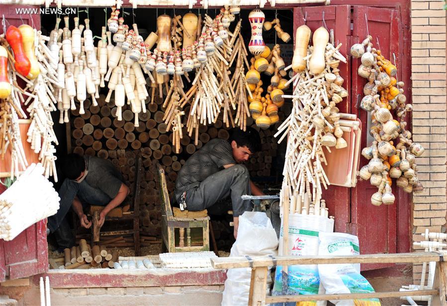 Kashgar,Xinjiang.(6).28May2016,uighur-carpenter.jpg