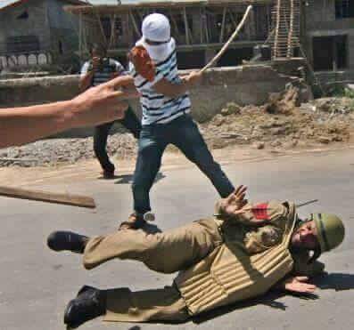 kashmir police 4.jpg