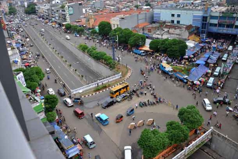 kawasan-pasar-tanah-abang-di-jakarta-pusat-_130604121726-900.jpg