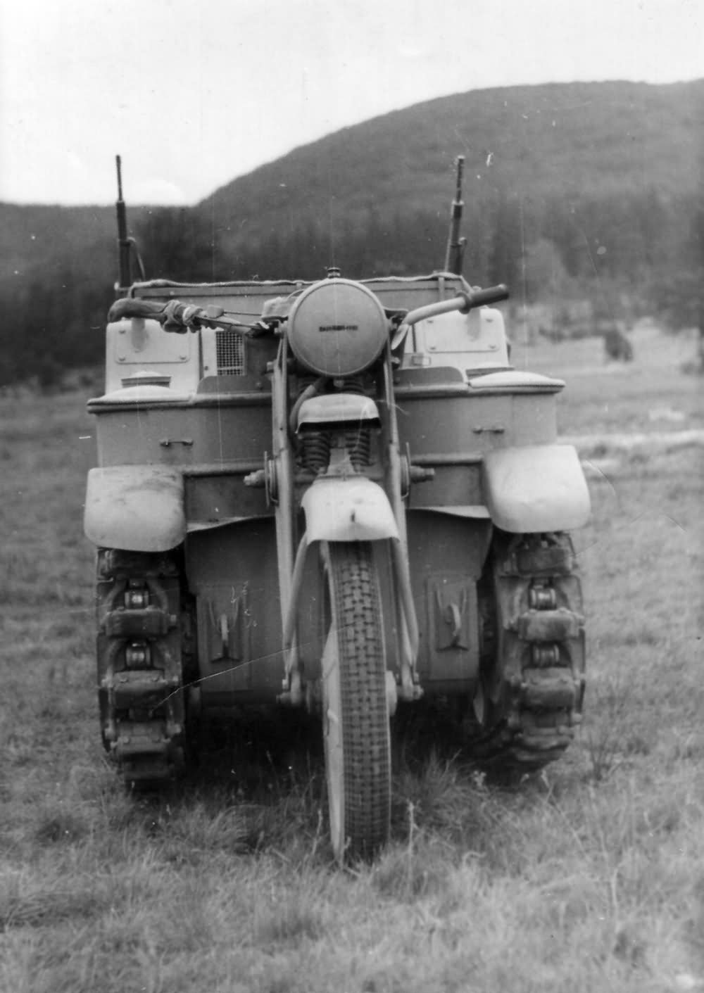 Kettenkrad_of_6_Panzer_division_1942.jpg