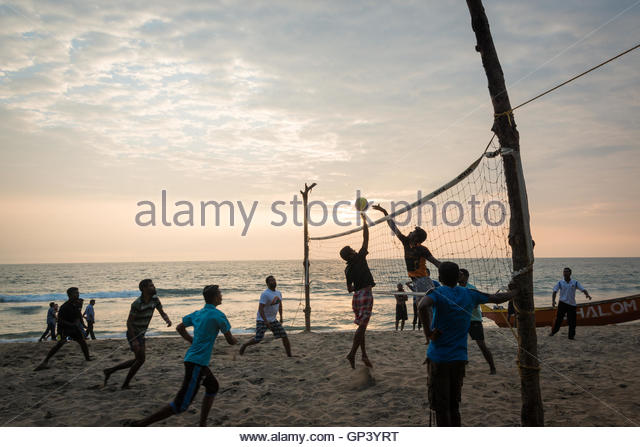 kids-playing-volleyball-on-varkala-beach-kerala-india-gp3yrt.jpg