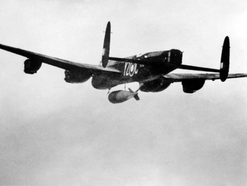 Lancaster_617_Sqn_RAF_dropping_Grand_Slam_bomb_on_Arnsberg_viaduct_1945.jpg