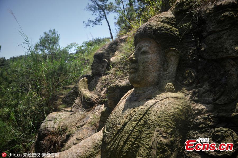 Longshan-Grottoes,Foshan-city,Guangdong.(1).Buddha-statues.18May2016.jpg