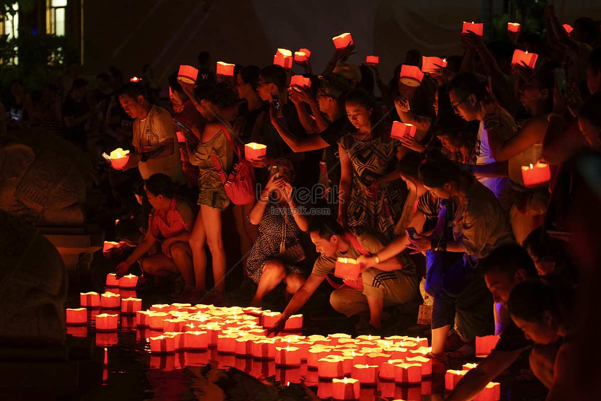 lovepik-xishuangbanna-water-festival-put-lanterns-picture_500457664.jpg