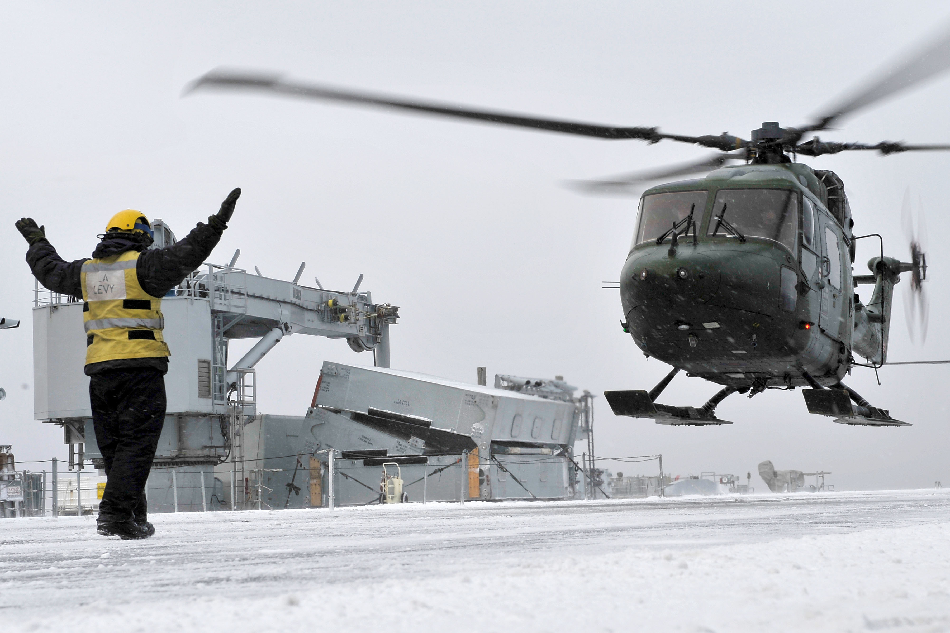 Lynx_Helicopter_Lands_on_HMS_Ocean_During_Ex_Cold_Response_in_Norway_MOD_45151155.jpg