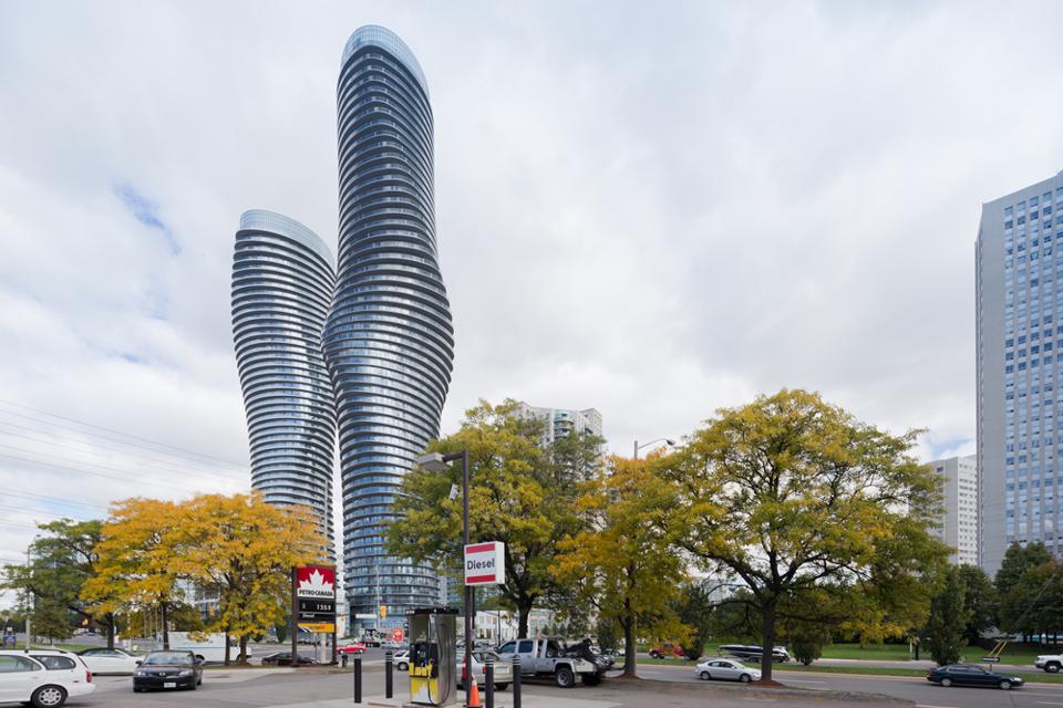MAD_05049_Absolute-Towers_p_11_streeview_by-Iwan-Baan_small.jpg