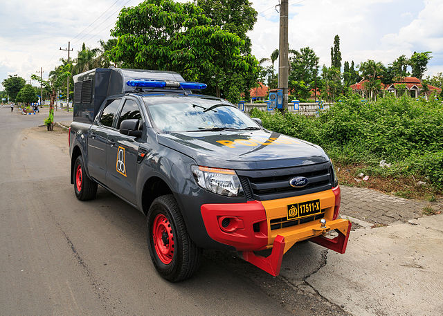 Madiun_Indonesia_Police-car-01.jpg