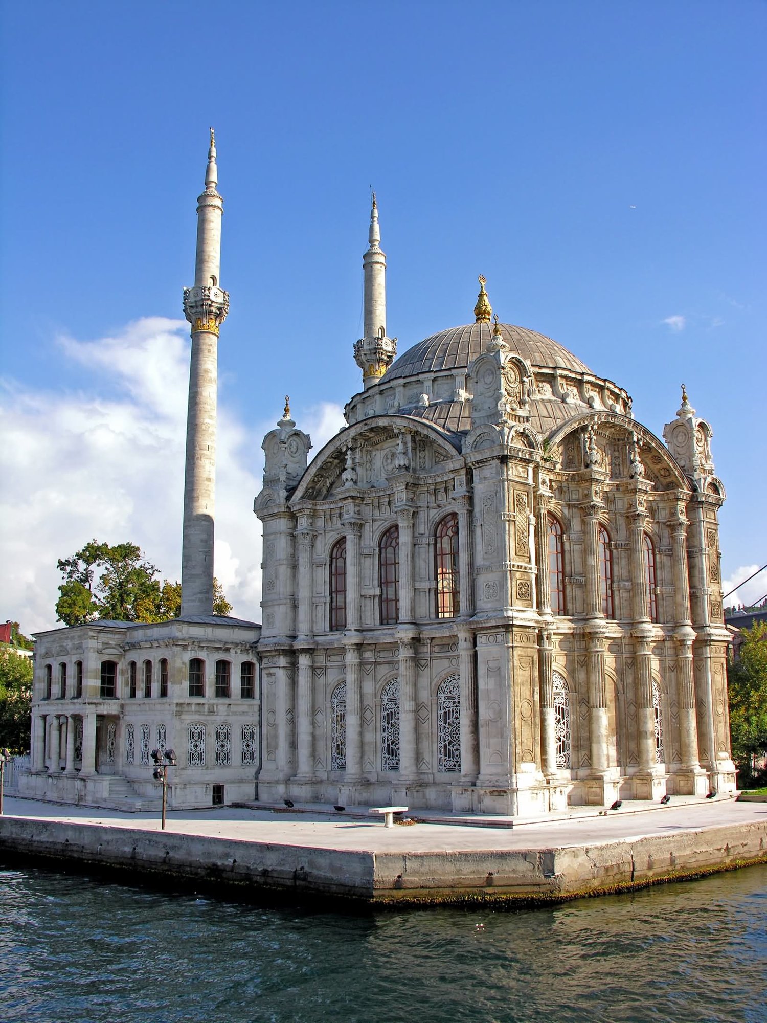 Magnificent-View-Of-The-Ortakoy-Mosque-Istanbul.jpg