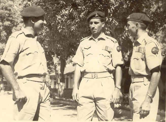 majhasaniftikharwith66medregtbatterycommanders-1967.jpg