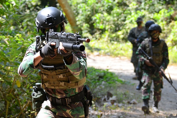 marinir-bekuk-musuh-negara-di-hutan-selogiri-kalipuro-cer.jpeg