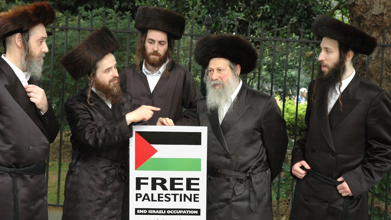 Members_of_Neturei_Karta_Orthodox_Jewish_group_protest_against_Israel.jpg