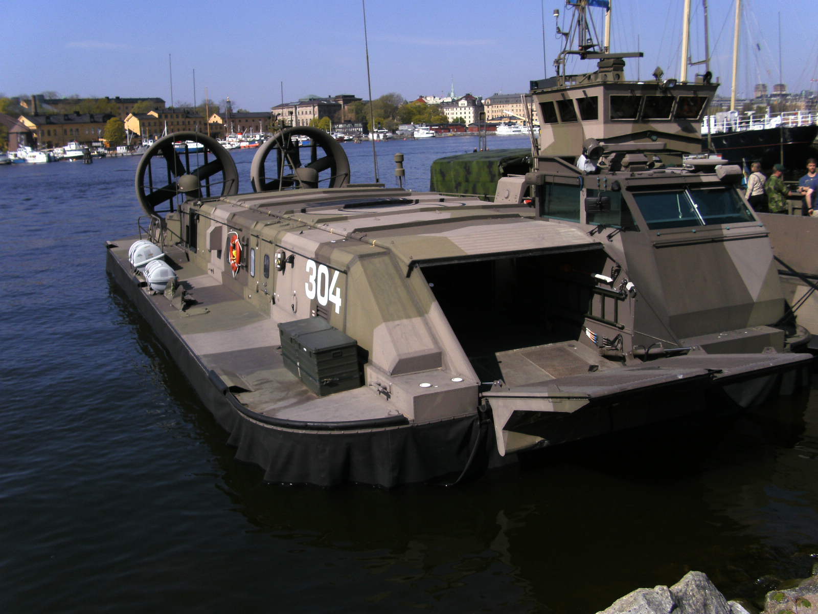 military-boats-swedish-navys-hovercraft_1600x1200_93795.jpg