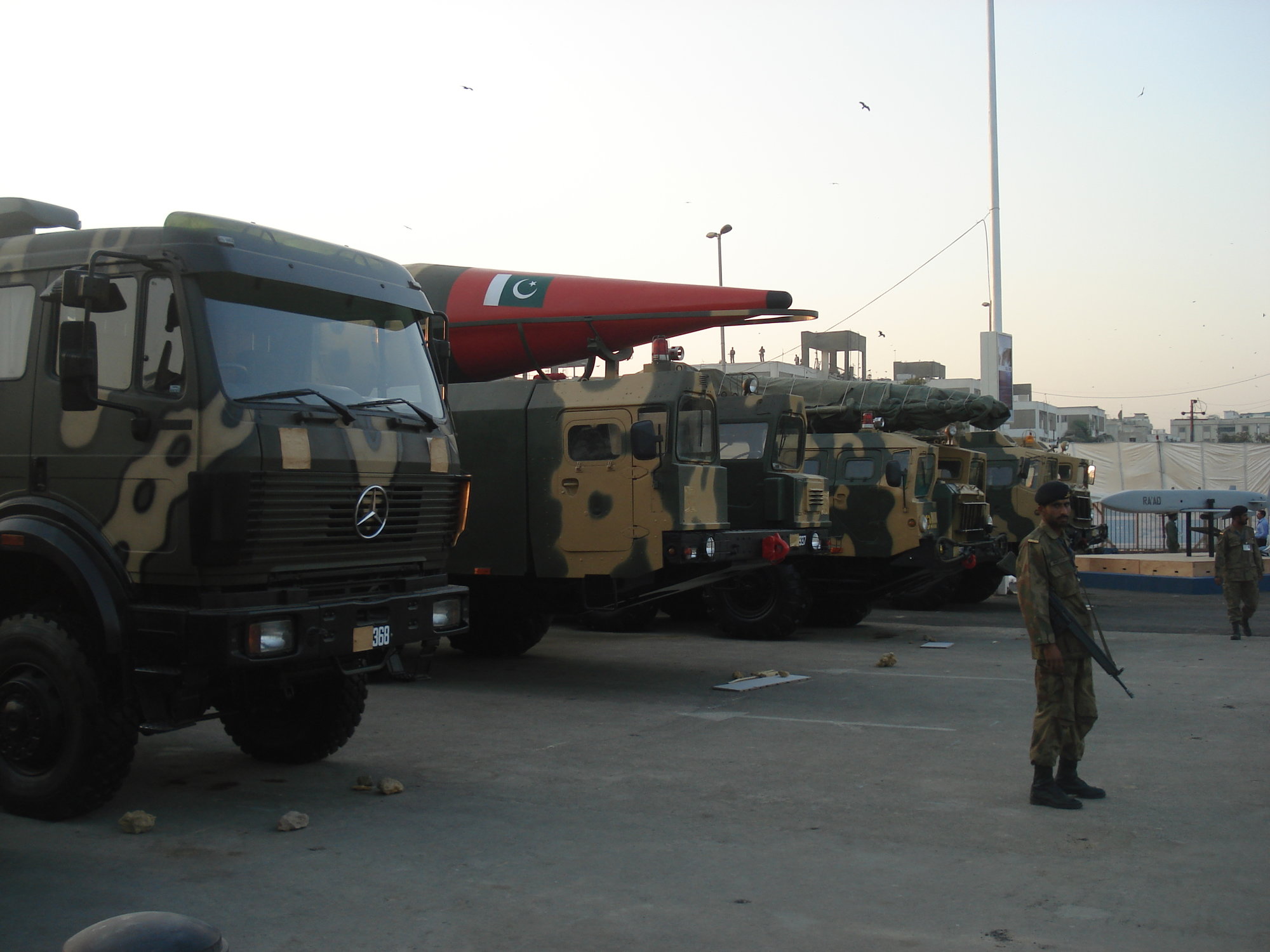 Military_truck_carrying_IRBMs_of_Pakistani_Army.jpg