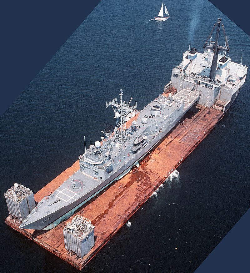 mine-damaged USS Samuel B. Roberts on 31 July 1988.jpg