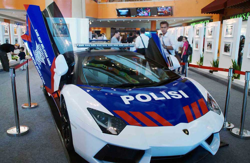 mobil-polisi-putih.jpg