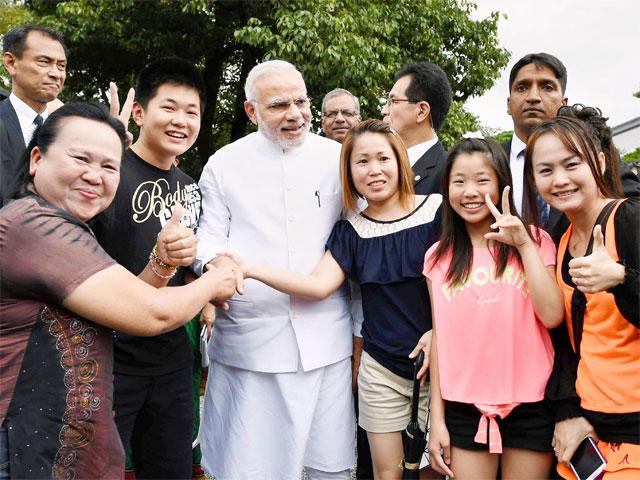 modi-mania-in-japan.jpg