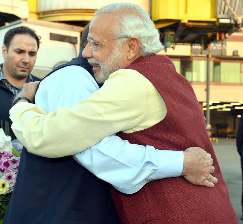 modi-sharif-hug1.jpg