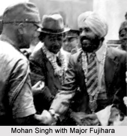 Mohan_Singh_with_Major_Fujihara[1].jpg