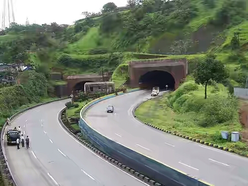 Mumbai-Pune-Expressway.jpg