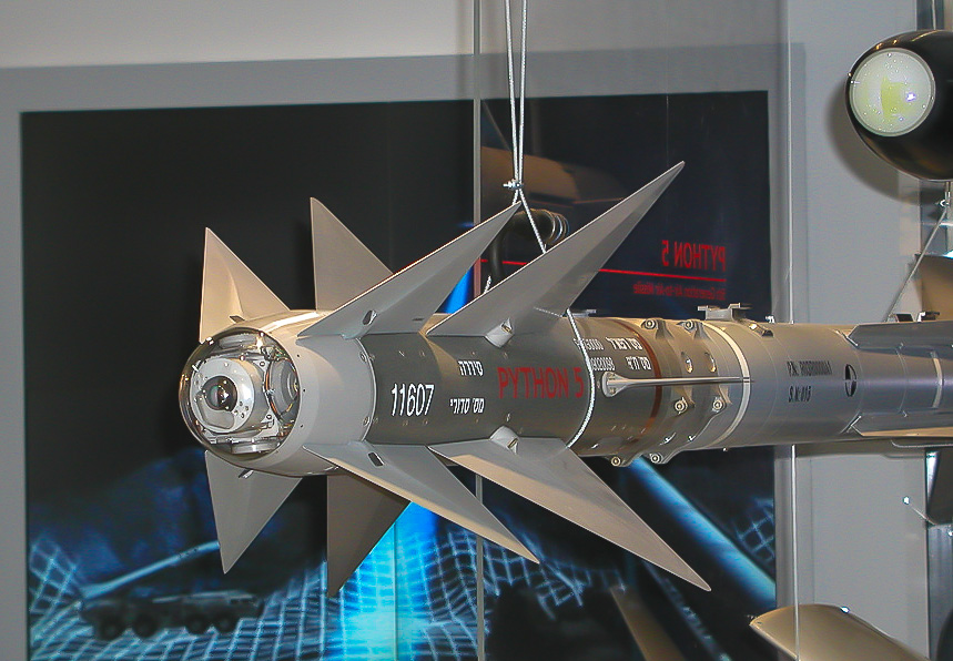 На фото - израильская ракета класса воздух-воздух Python 5.jpg