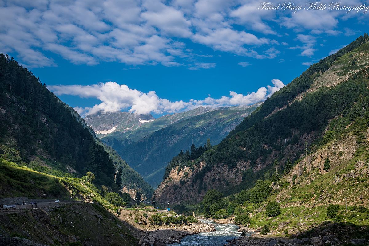 Naran_,_a_view_of_river.jpg