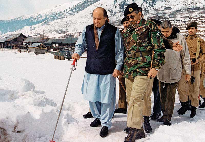 Nawaz-Sharif-and-Musharraf-Kargil.jpg