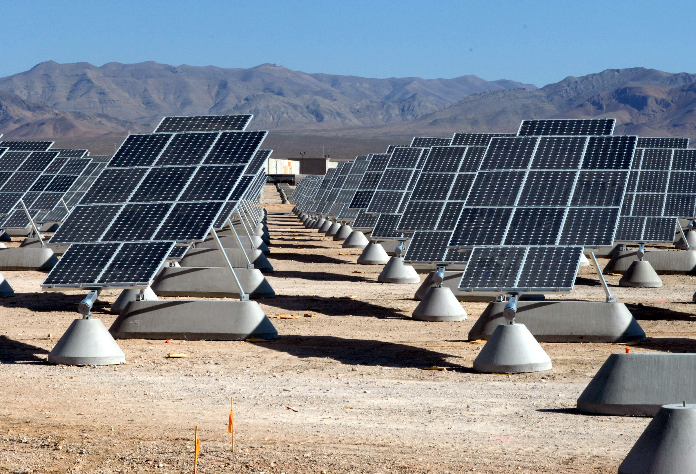 Nellis_AFB_Solar_panels.jpg