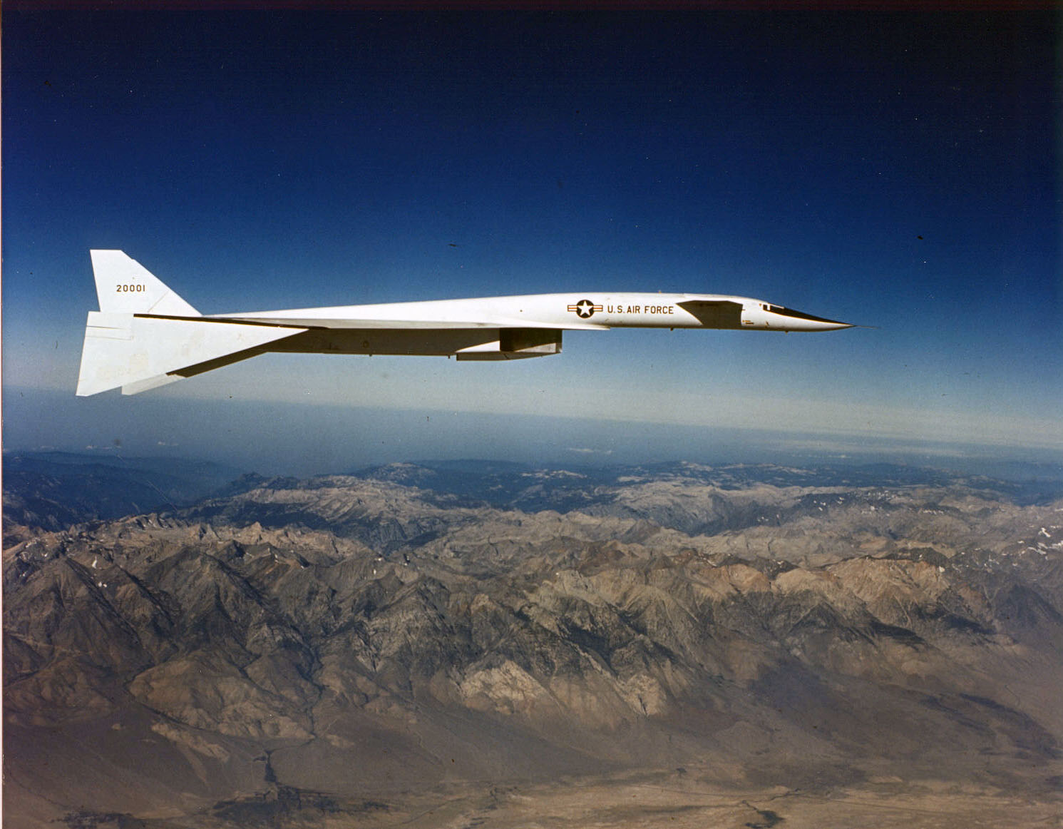 North_American_XB-70A_Valkyrie_in_flight_(SN_62-0001)_061122-F-1234P-019.jpg