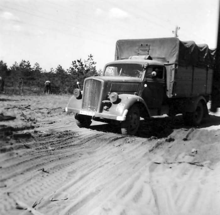 Opel_Blitz_Wehrmacht_truck_2.jpg
