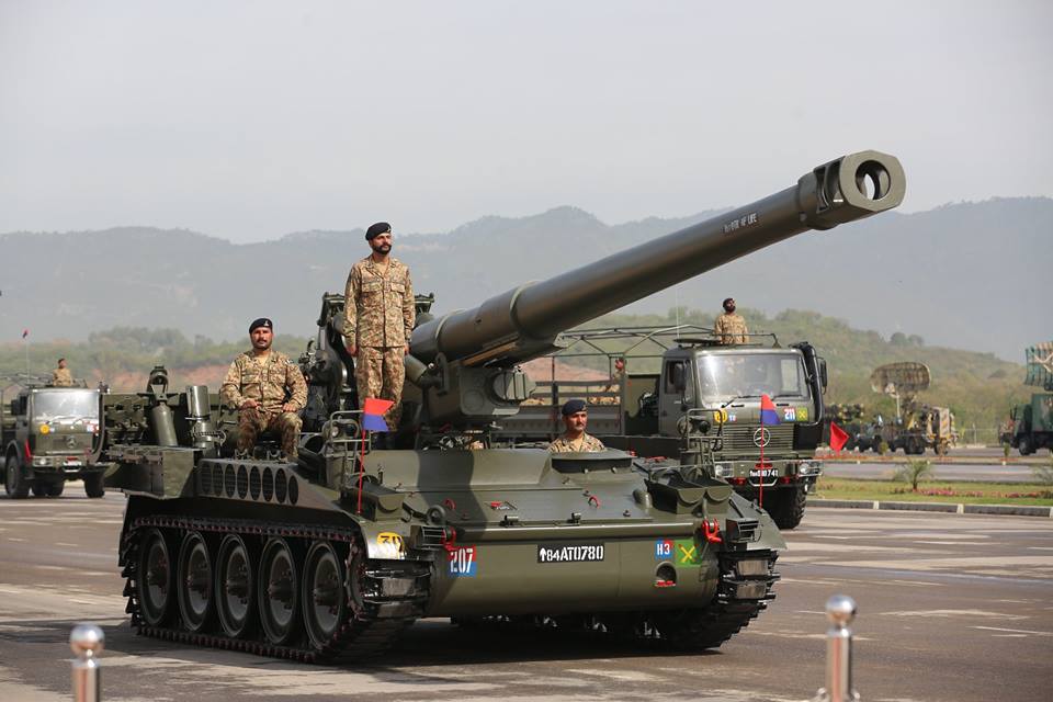 Pak army M110 SPA.jpg