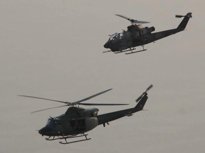 Pak Cobra Attack heli + Bell 412.jpg