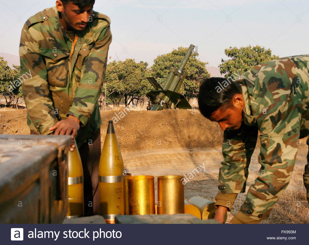 pakistan-army-soldiers-unpack-artillery-ammunition-in-swat-valley-FK993M.jpg