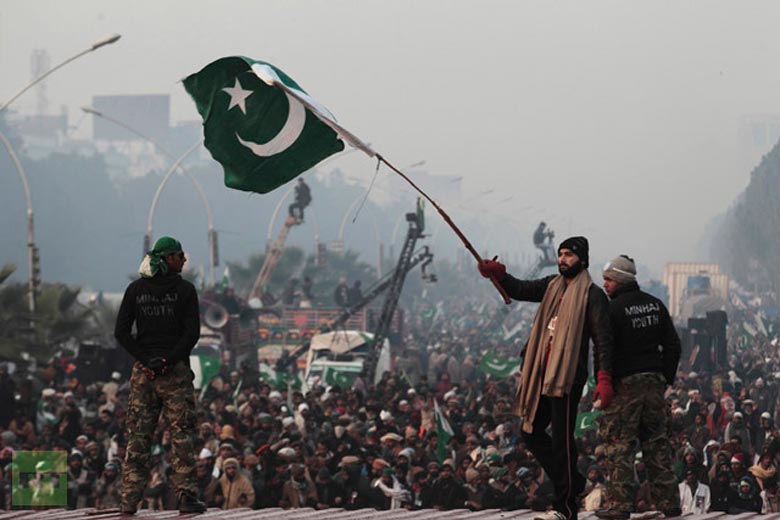 Pakistan-flag-rally-Re.jpg