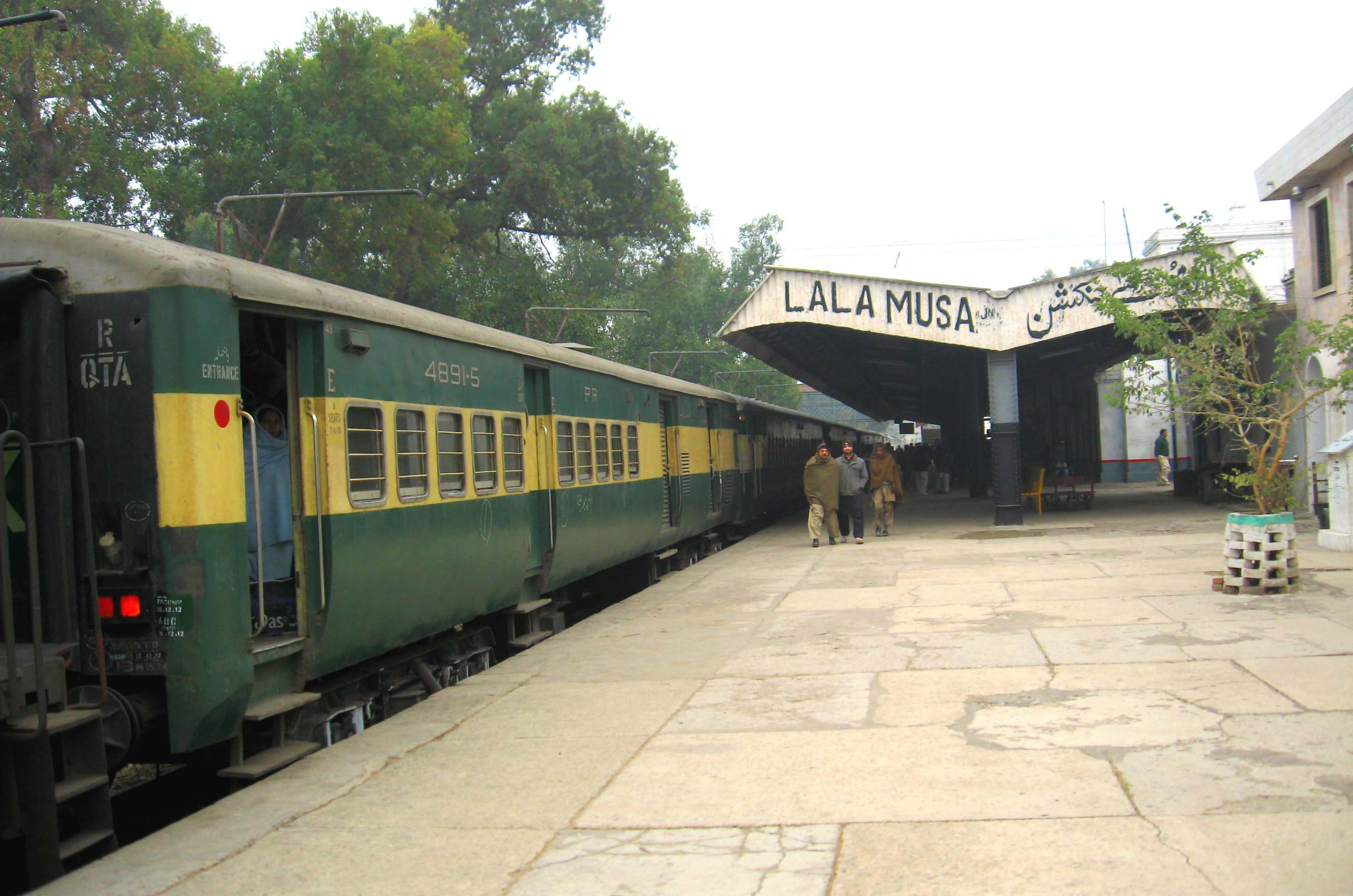 Pakistan_Railways,_Lalamusa_Jn,_2.jpg