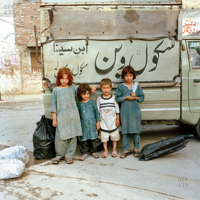 pAKISTANI CHIODREN IN lAHORE.jpg