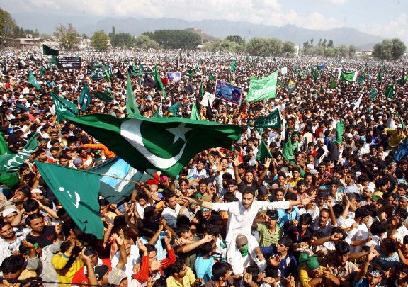 Pakistani-Flag-hoisted-in-Kashmir-8x6.jpg