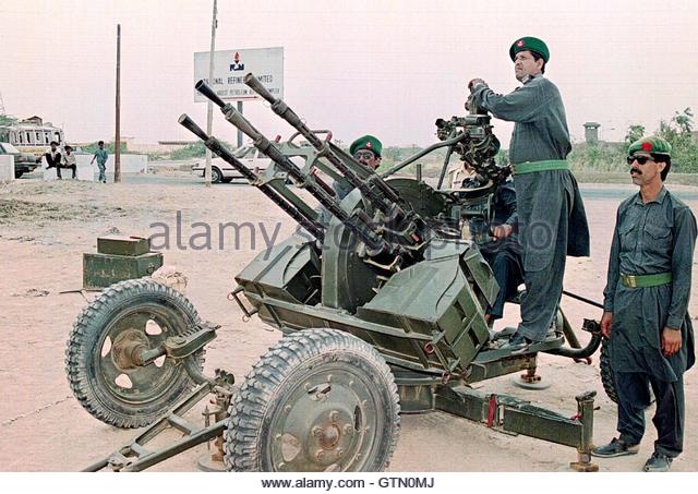 paramilitary-troops-belonging-to-pakistans-janbaz-force-stand-guard-gtn0mj.jpg