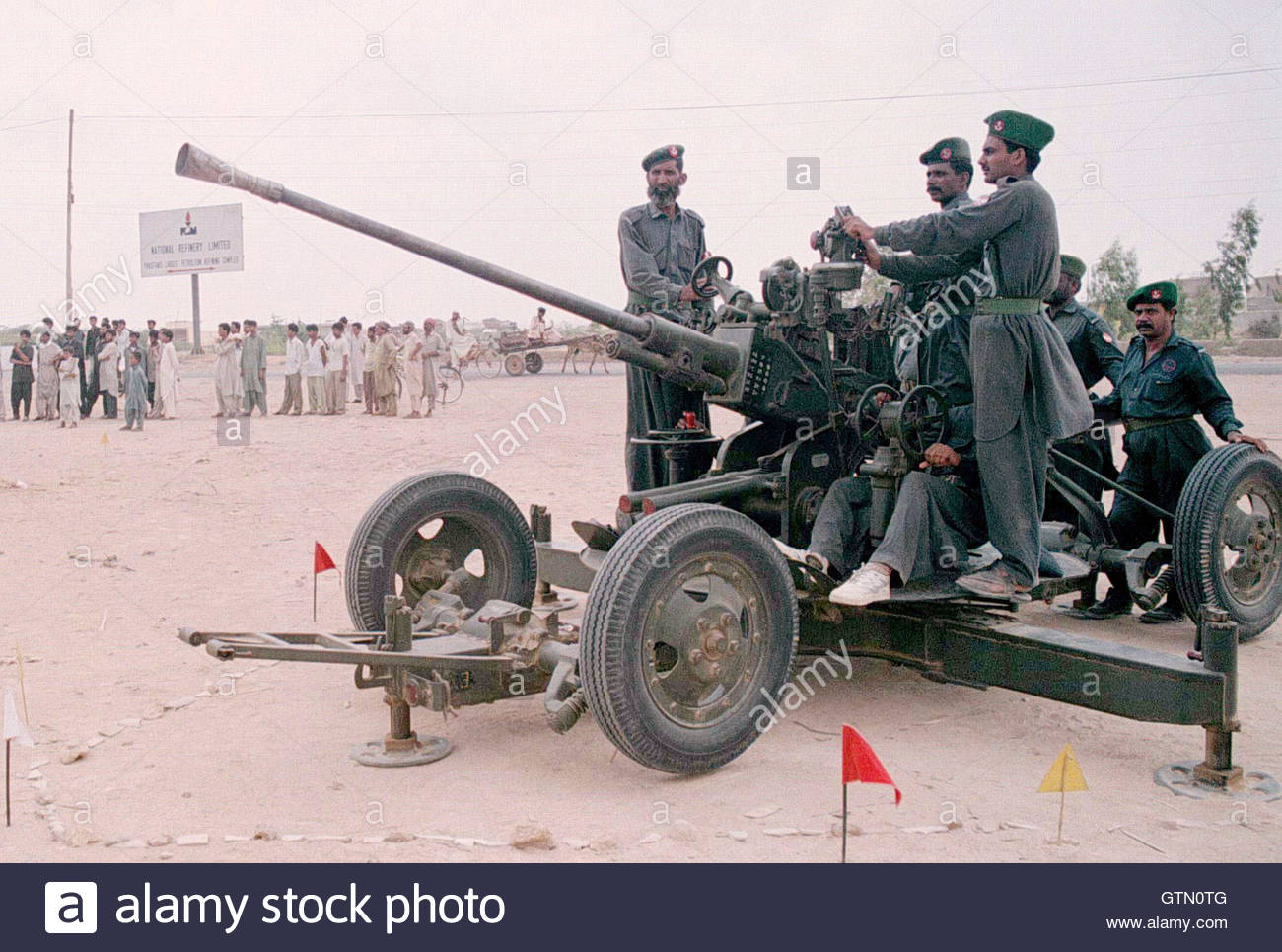 paramilitary-troops-belonging-to-pakistans-janbaz-force-stand-guard-GTN0TG.jpg