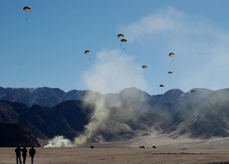 paratroopers-dot-the-ladakh-landscape.jpg
