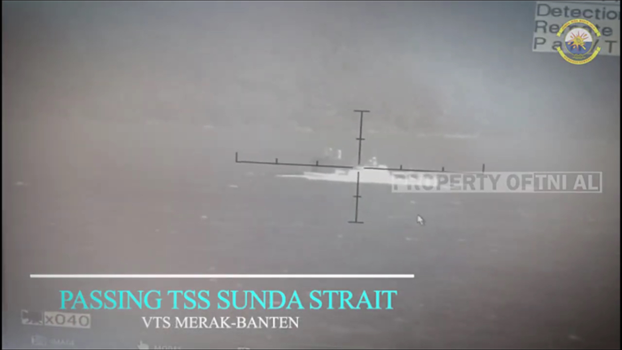 PASSEX - ESCORTING FRENCH NAVY PASSING TSS SUNDA STRAIT.mp4_000058673.jpg