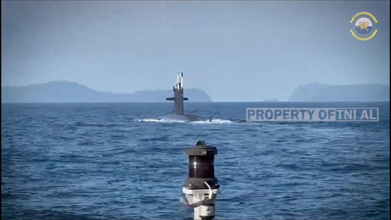 PASSEX - ESCORTING FRENCH NAVY PASSING TSS SUNDA STRAIT.mp4_000114272.jpg