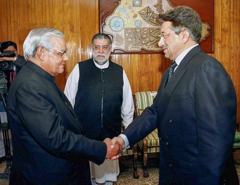 Pervez Musharraf 4 - 4 January 2004.jpg