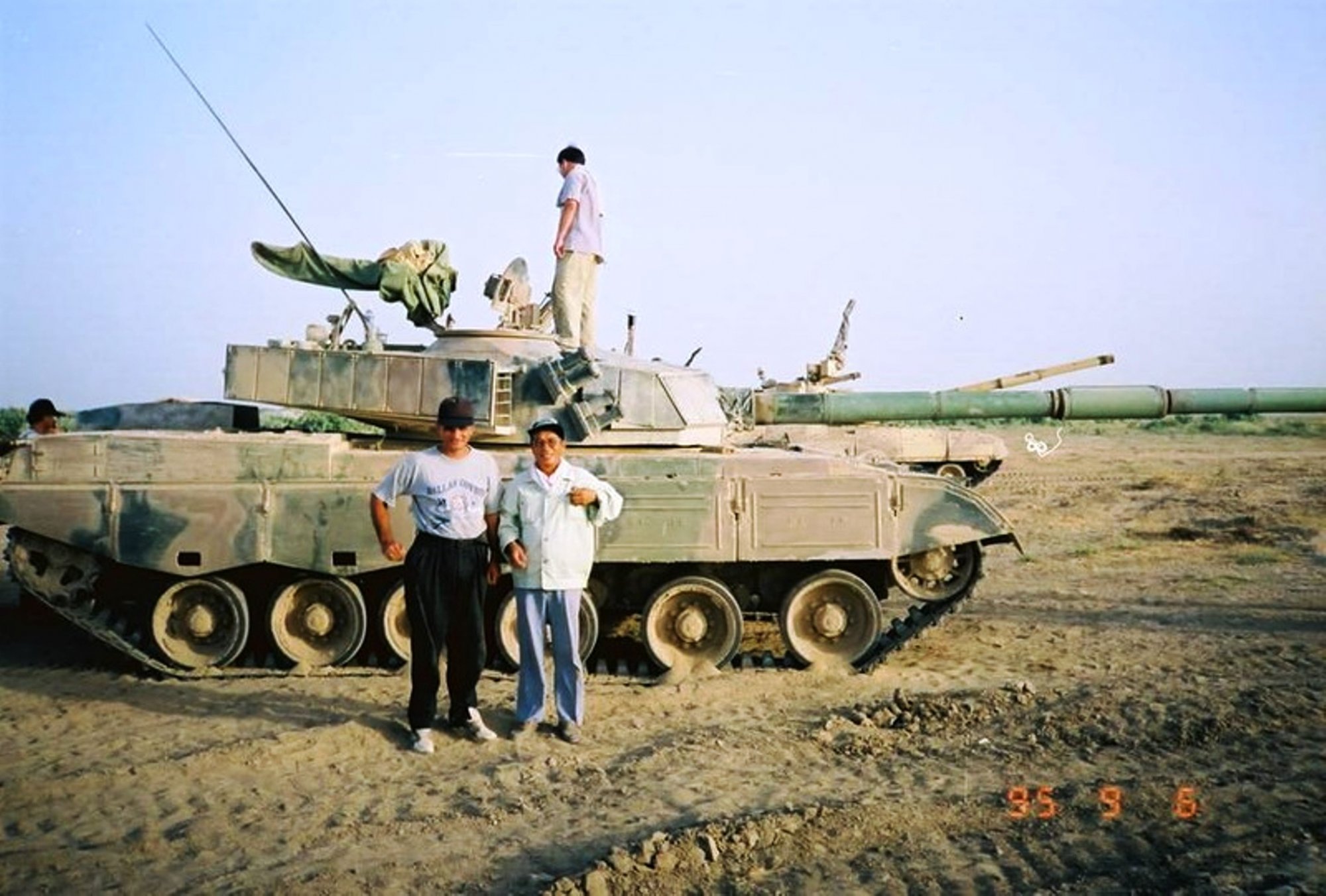 photos of testing T-80UD and Type 85 in Thar desert-7[ec].jpg
