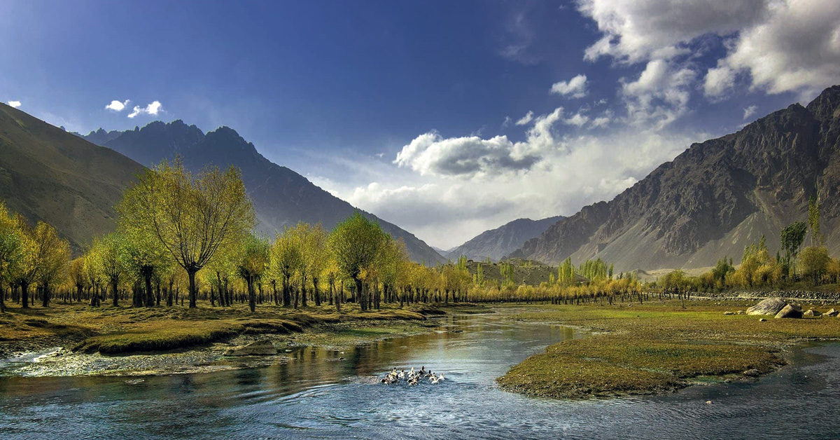 Photos-that-will-make-you-want-to-travel-Gilgit-Baltistan-Ghizer-River.jpg