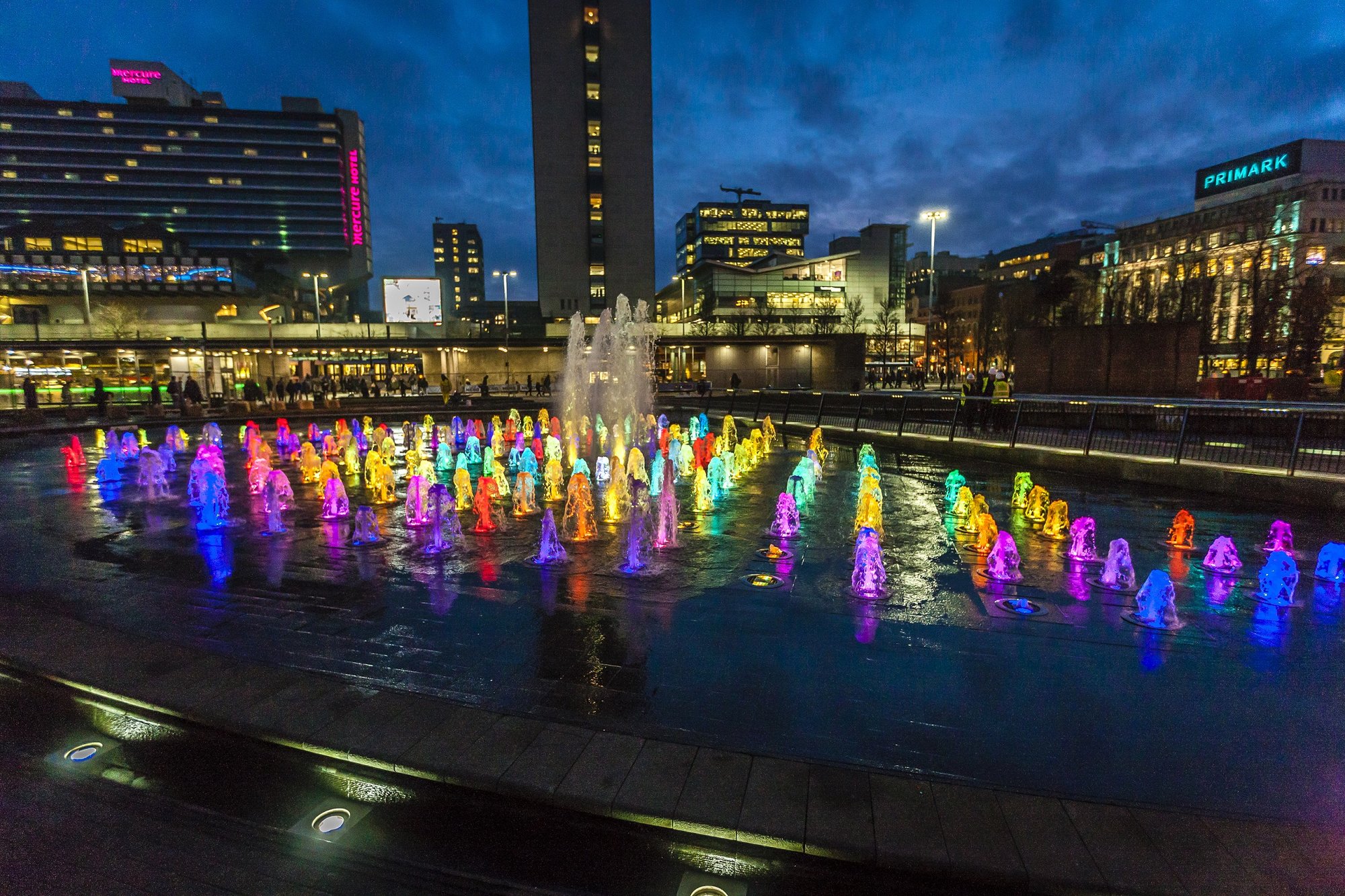 piccadilly-garden-fountains.jpg