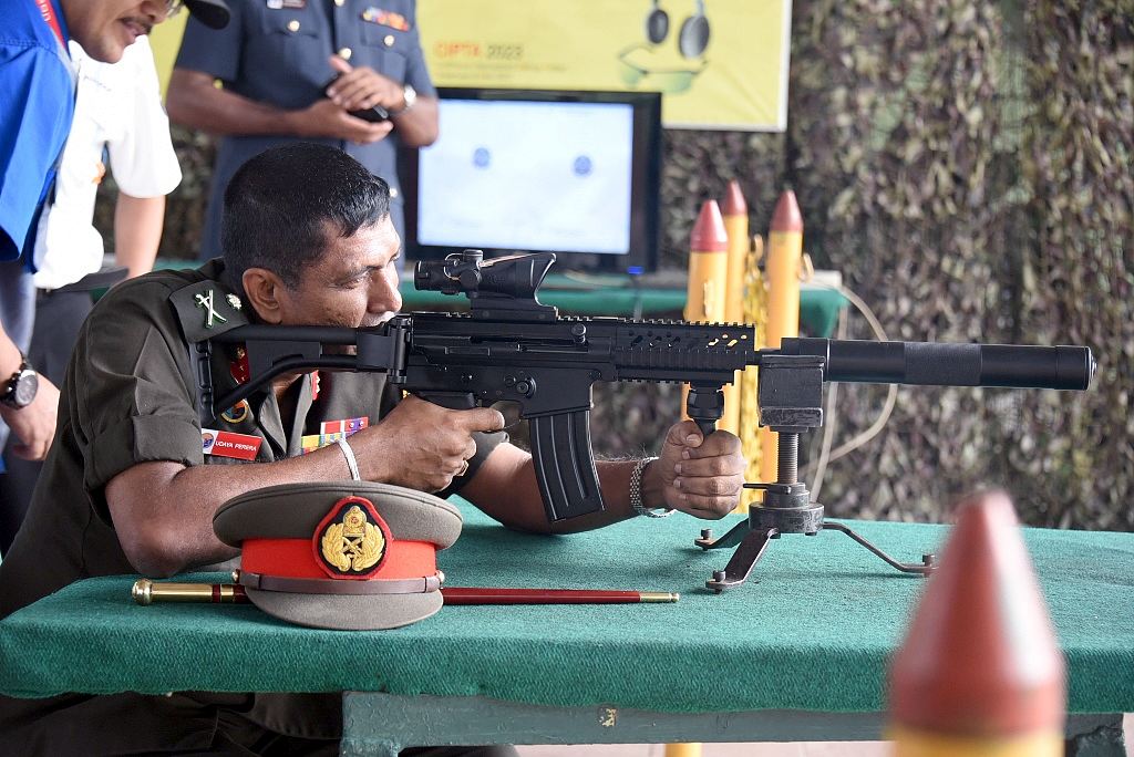 pindad-srilanka-2.JPG