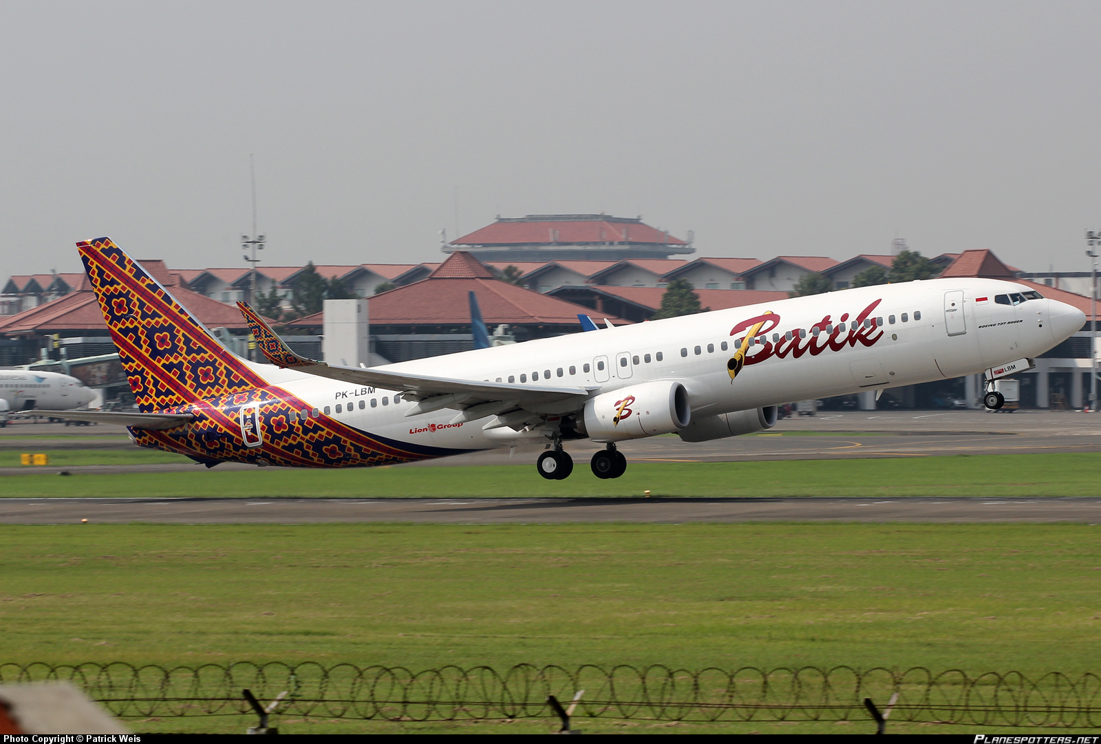 PK-LBM-Batik-Air-Boeing-737-900_PlanespottersNet_402373.jpg