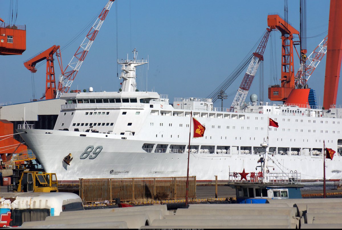 PLN Type 002 carrier + crew ship - 2018011 - 3.jpg