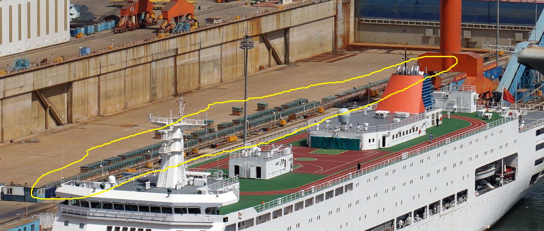 PLN Type 002 carrier + news maybe in empty dry dock at Dalian - 20190405 part+.jpg